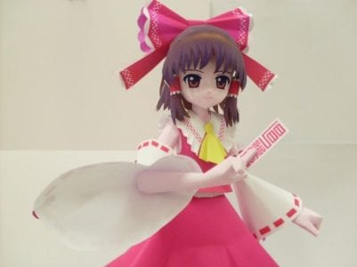 Reimu Hakurei Papercraft Reimu2Pic01 e1335573502301