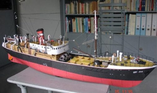 Steam trawler RADOMKA GDY 214 Paper Model supertrawler b 10