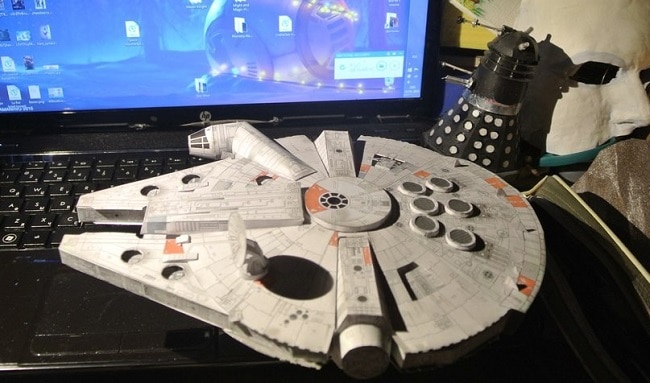 Star Wars Millennium Falcon Paper craft falcon